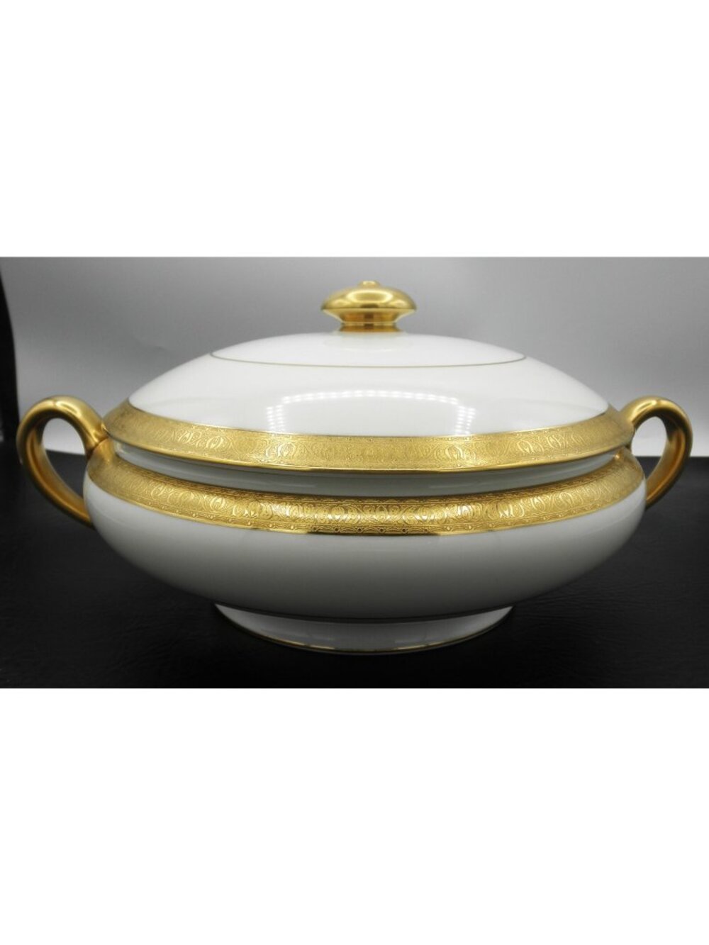 Buckingham K-159 by Minton Round Covered Vegetable England Excellent Condition